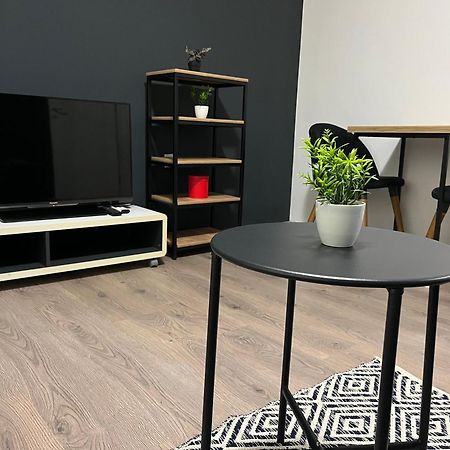 Central M - 5 Apartments Szkopje Kültér fotó