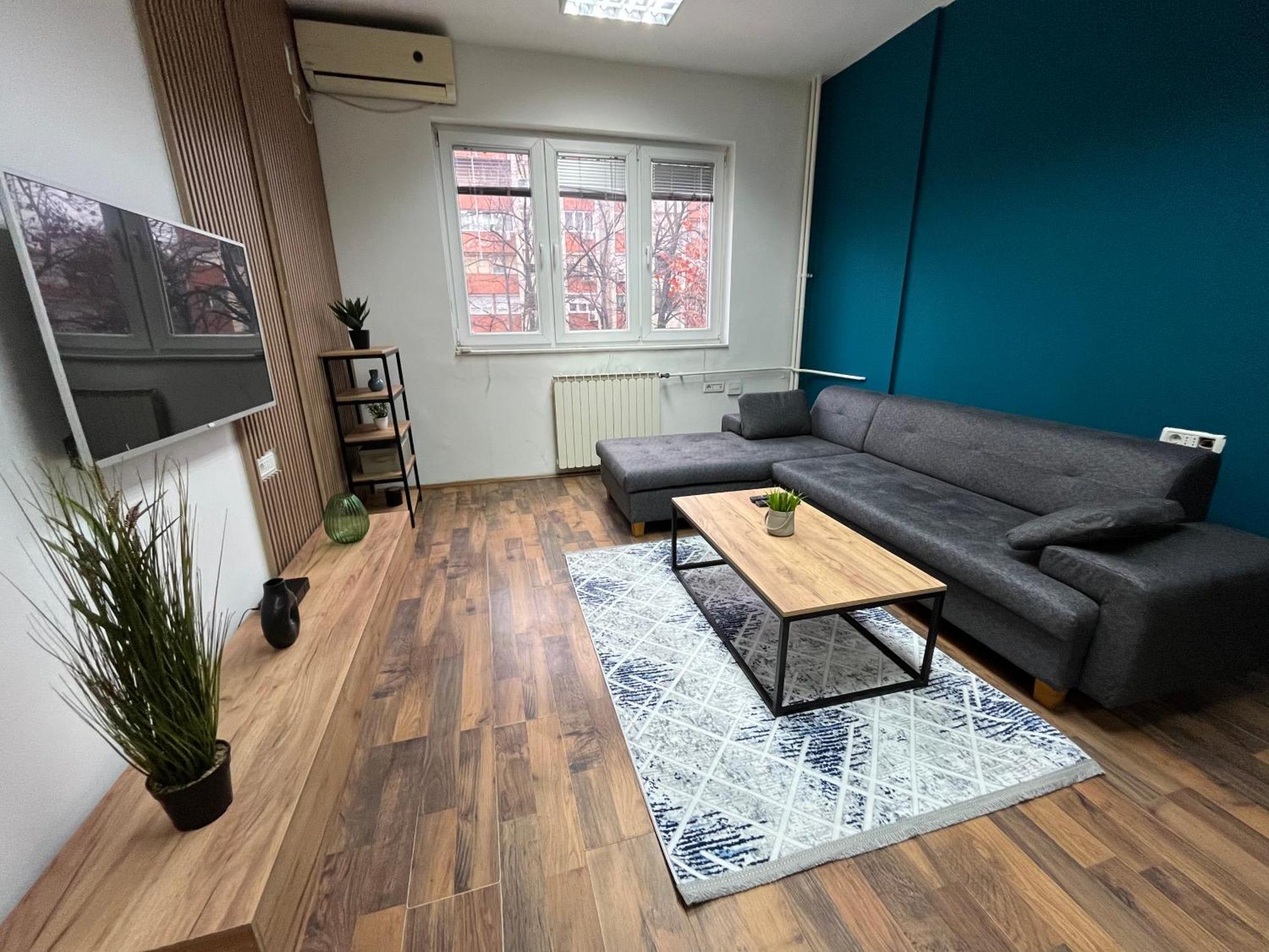 Central M - 5 Apartments Szkopje Kültér fotó
