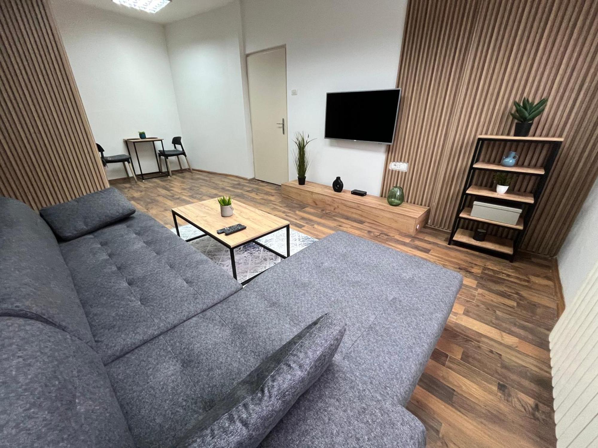 Central M - 5 Apartments Szkopje Kültér fotó