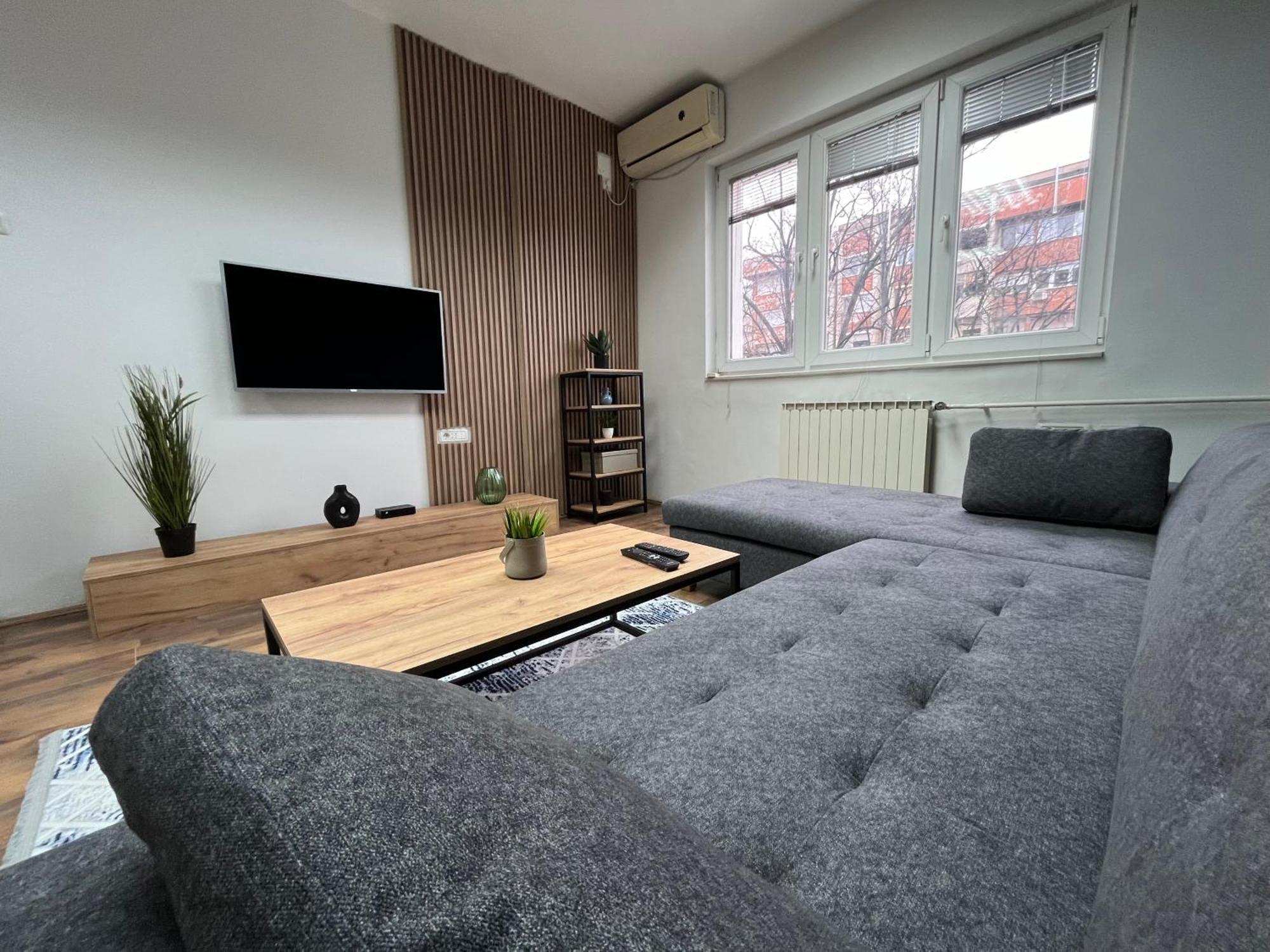 Central M - 5 Apartments Szkopje Kültér fotó
