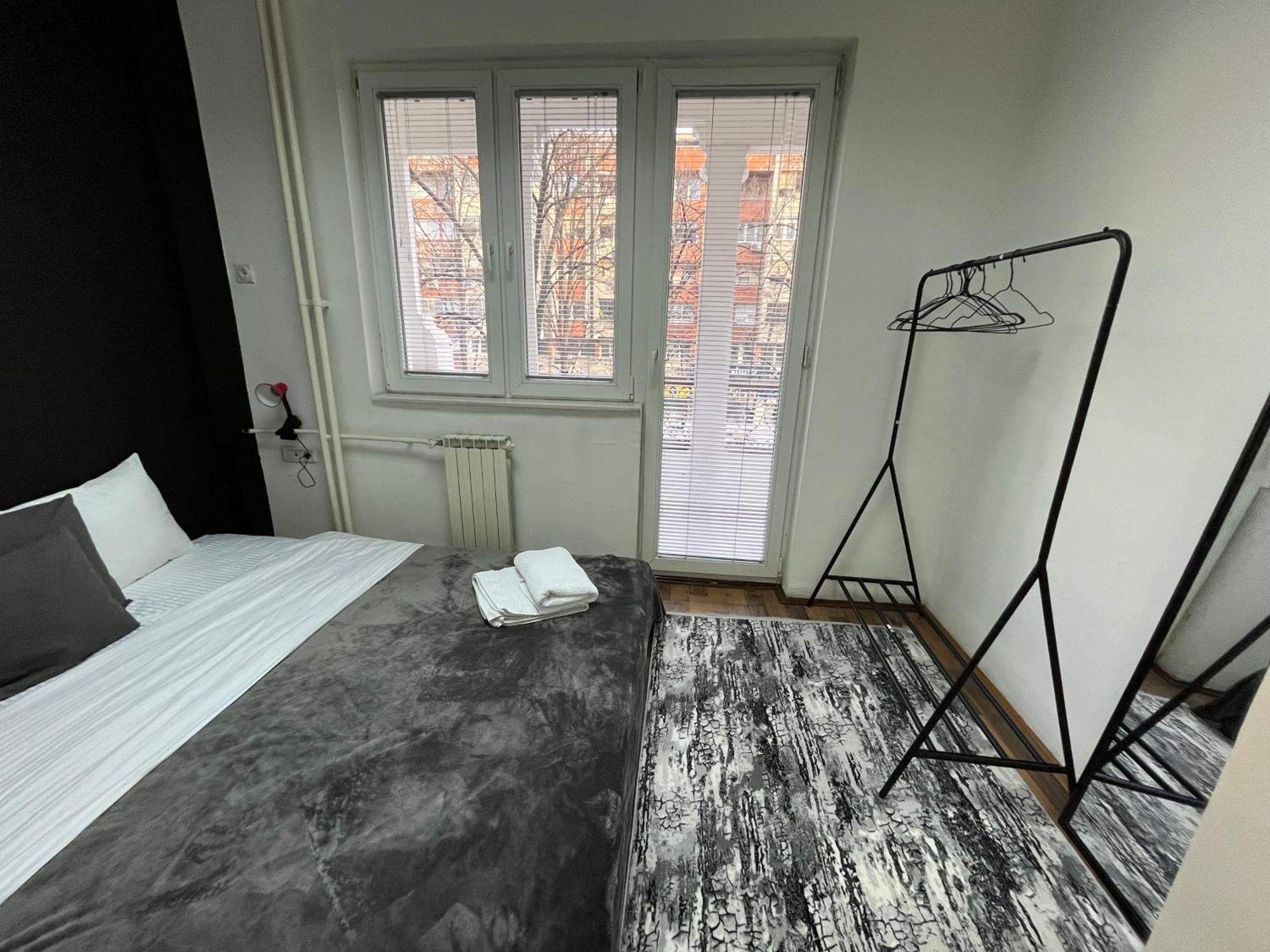 Central M - 5 Apartments Szkopje Kültér fotó