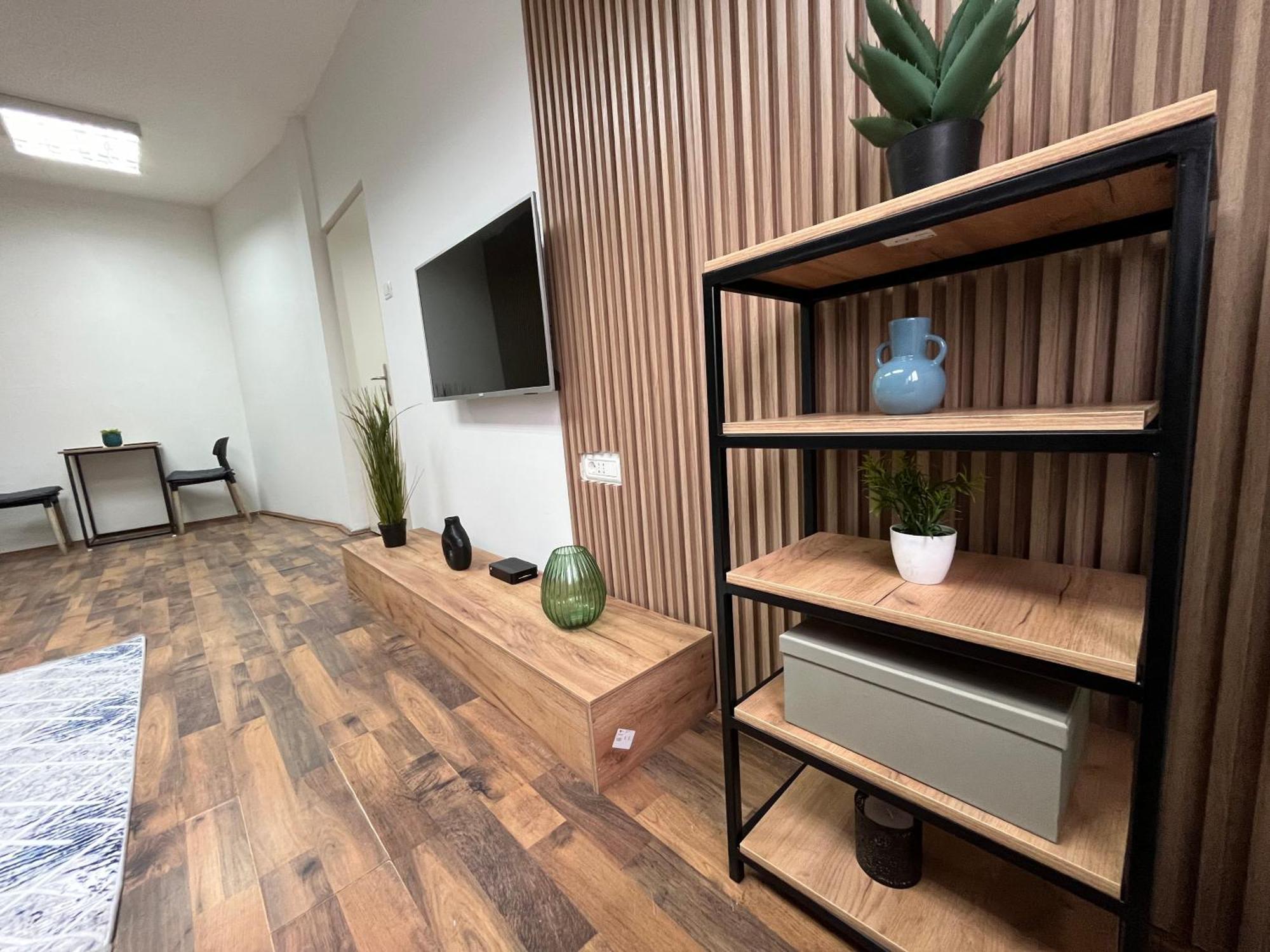 Central M - 5 Apartments Szkopje Kültér fotó