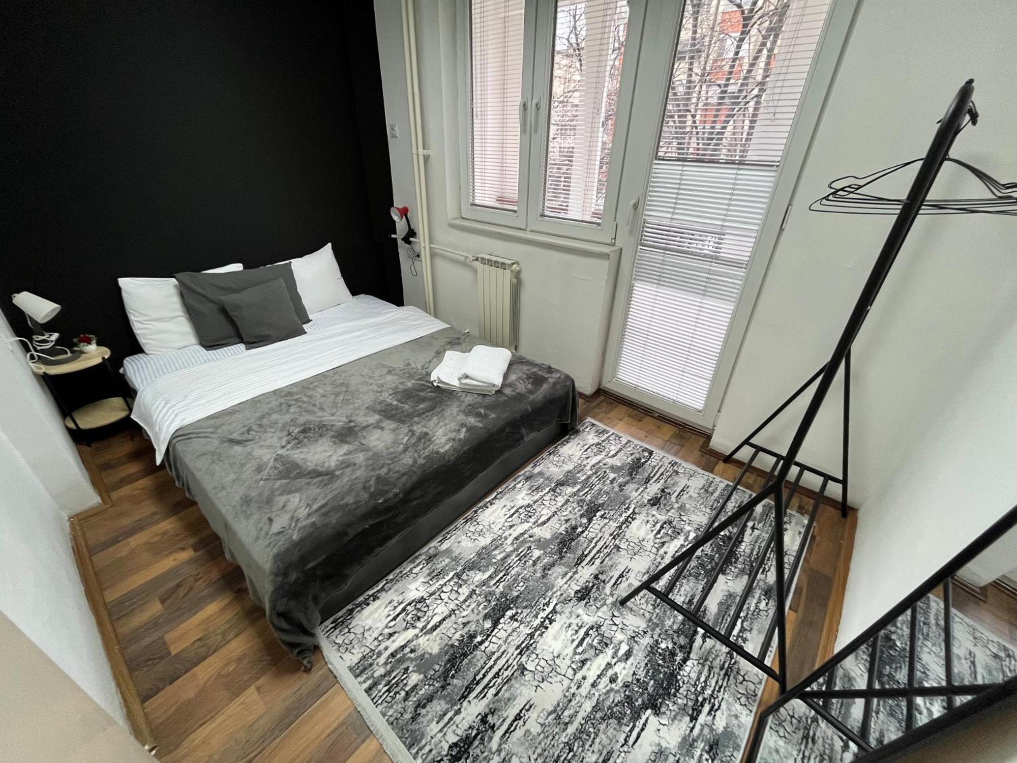Central M - 5 Apartments Szkopje Kültér fotó