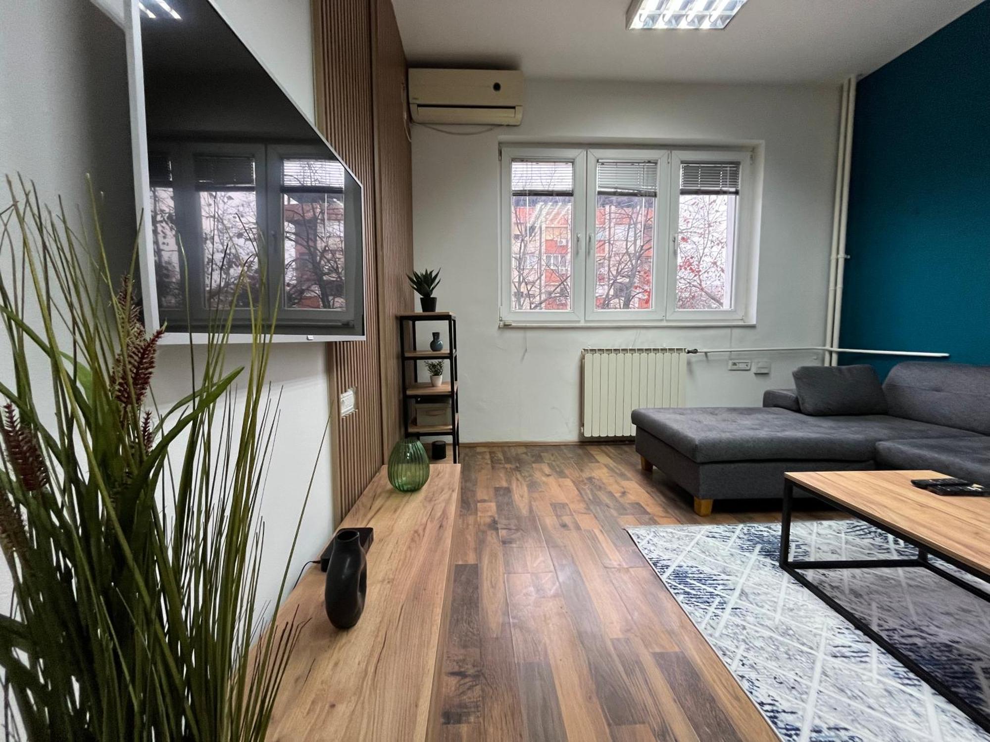 Central M - 5 Apartments Szkopje Kültér fotó