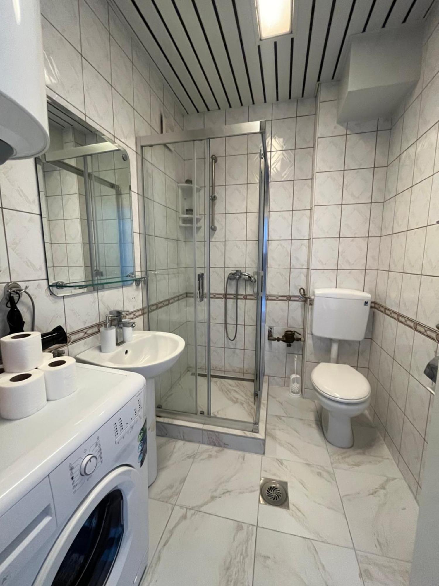 Central M - 5 Apartments Szkopje Kültér fotó