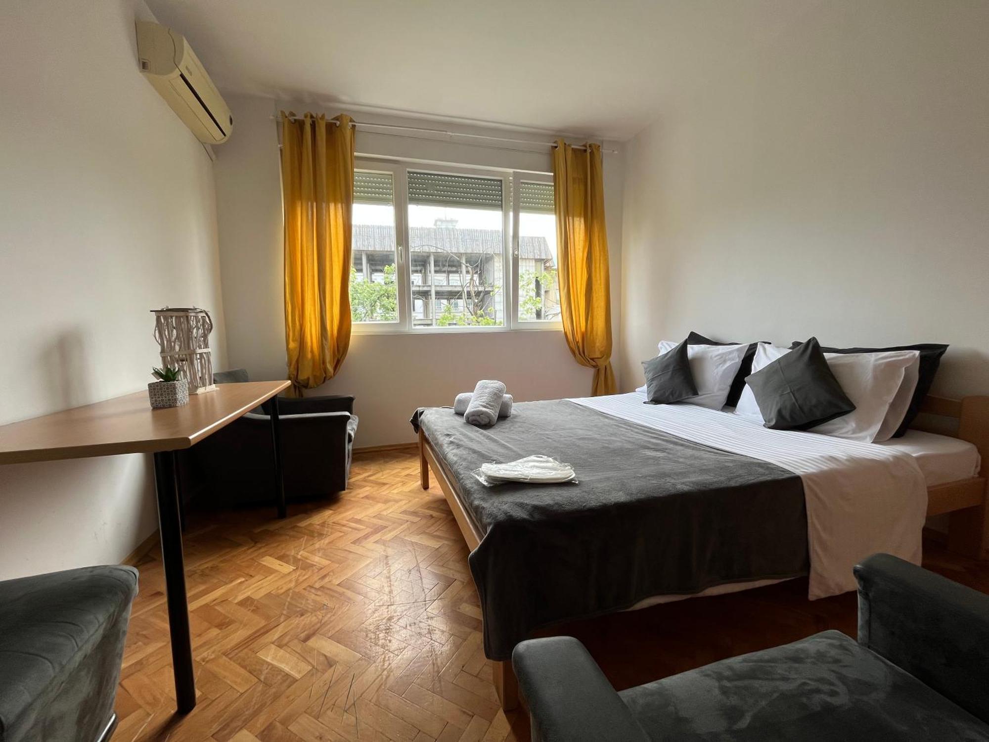 Central M - 5 Apartments Szkopje Kültér fotó