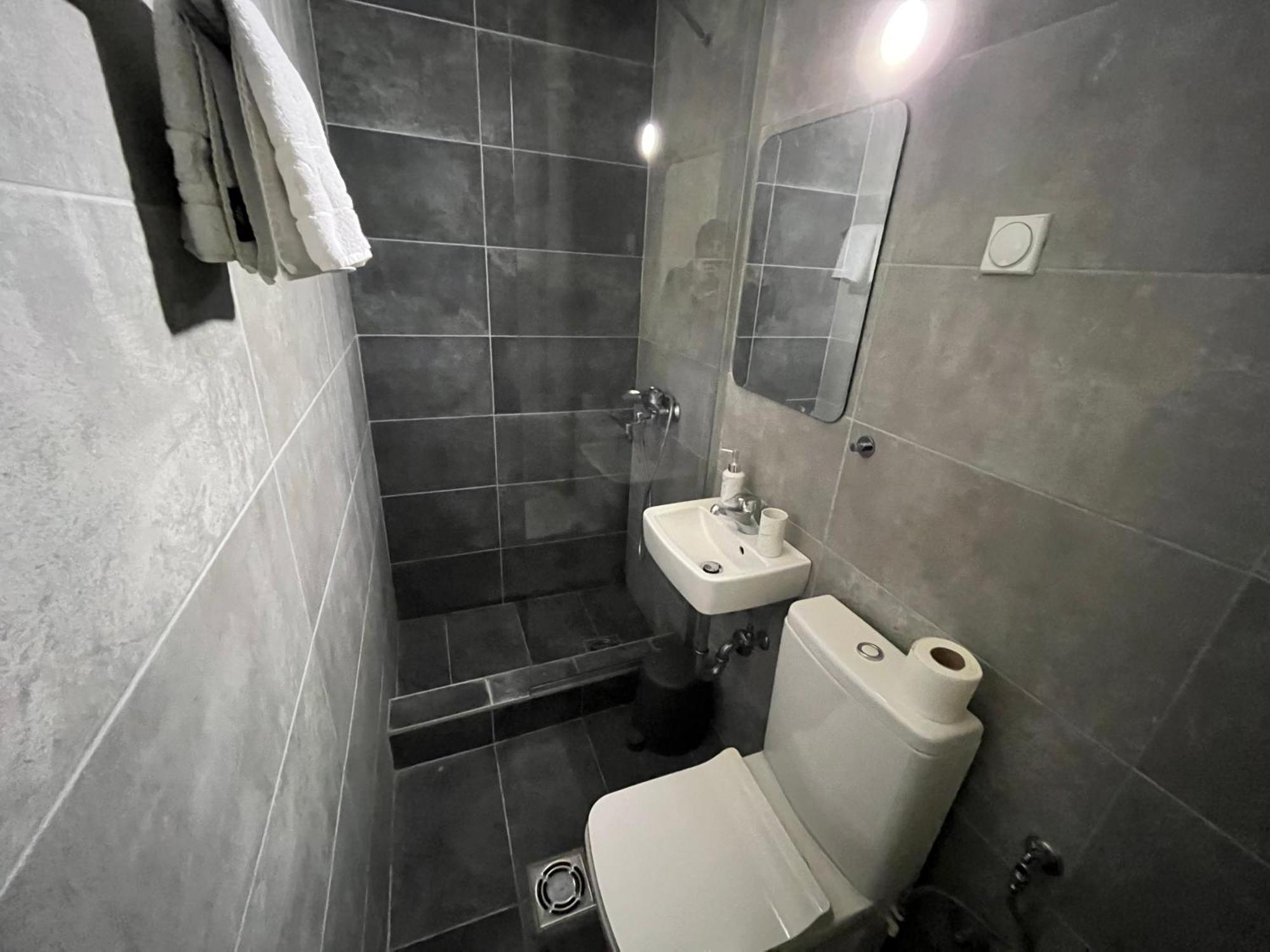 Central M - 5 Apartments Szkopje Kültér fotó