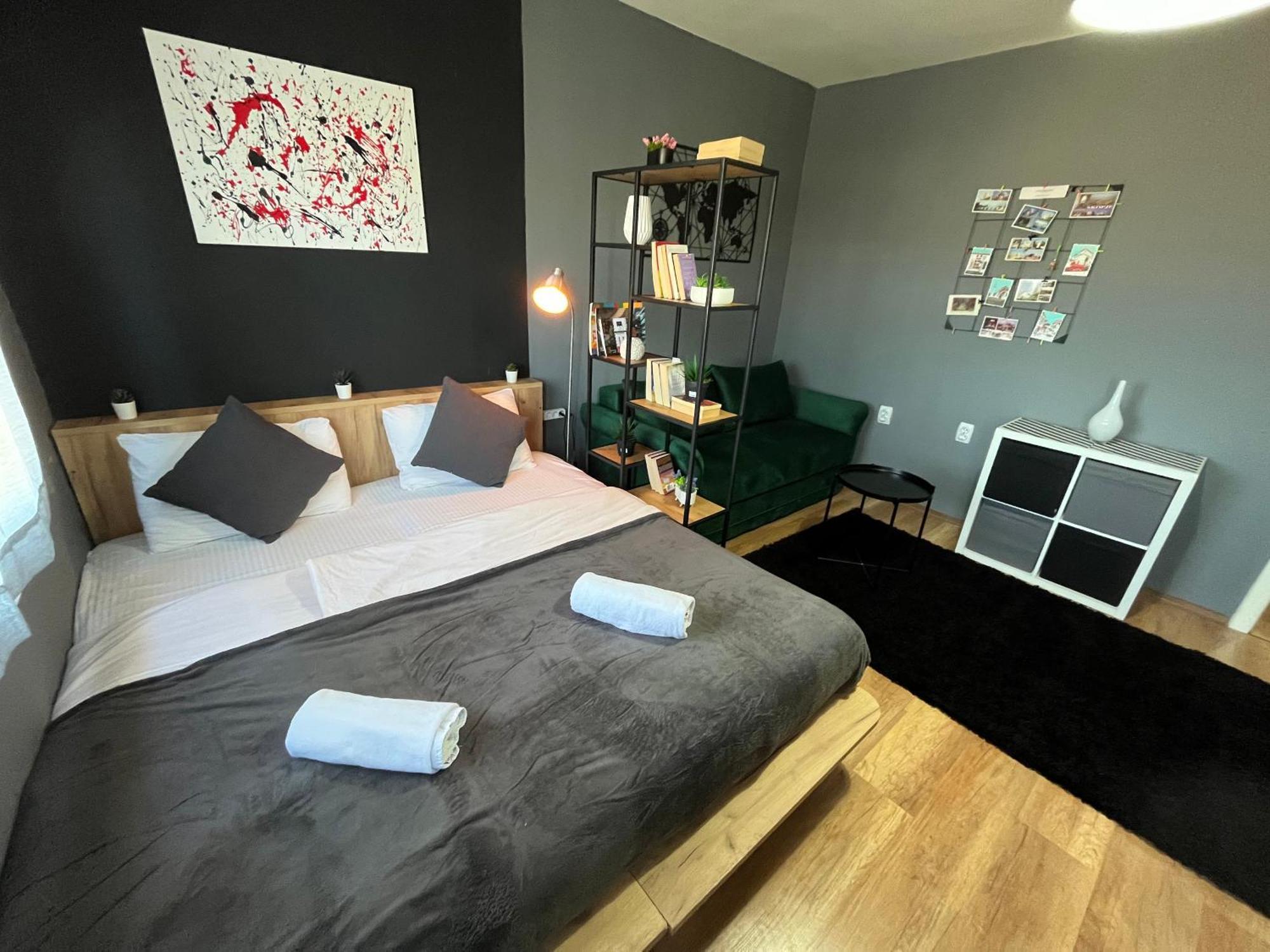 Central M - 5 Apartments Szkopje Kültér fotó