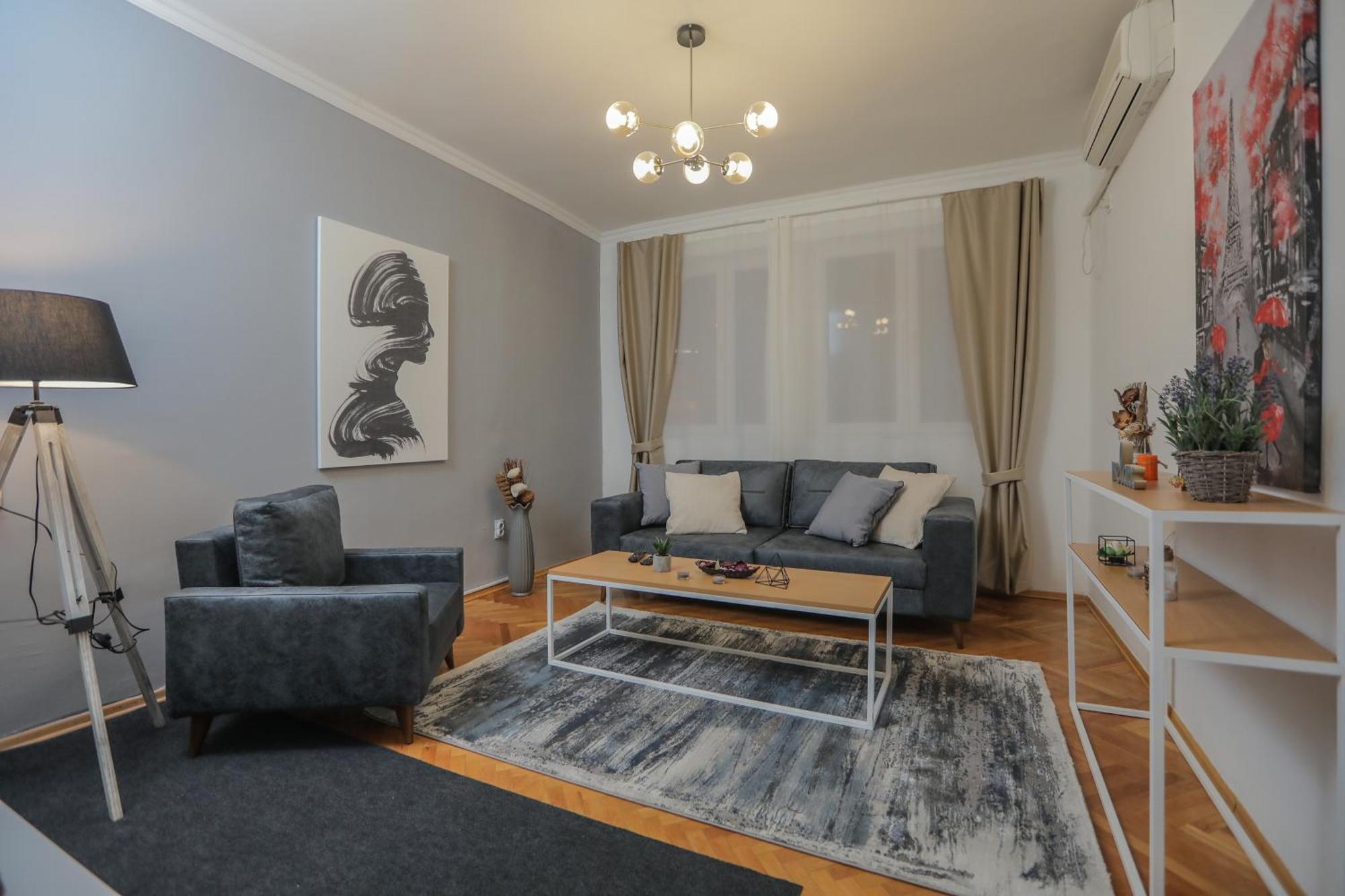 Central M - 5 Apartments Szkopje Kültér fotó