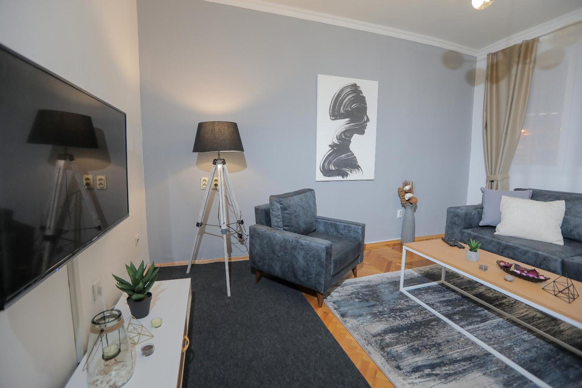Central M - 5 Apartments Szkopje Kültér fotó