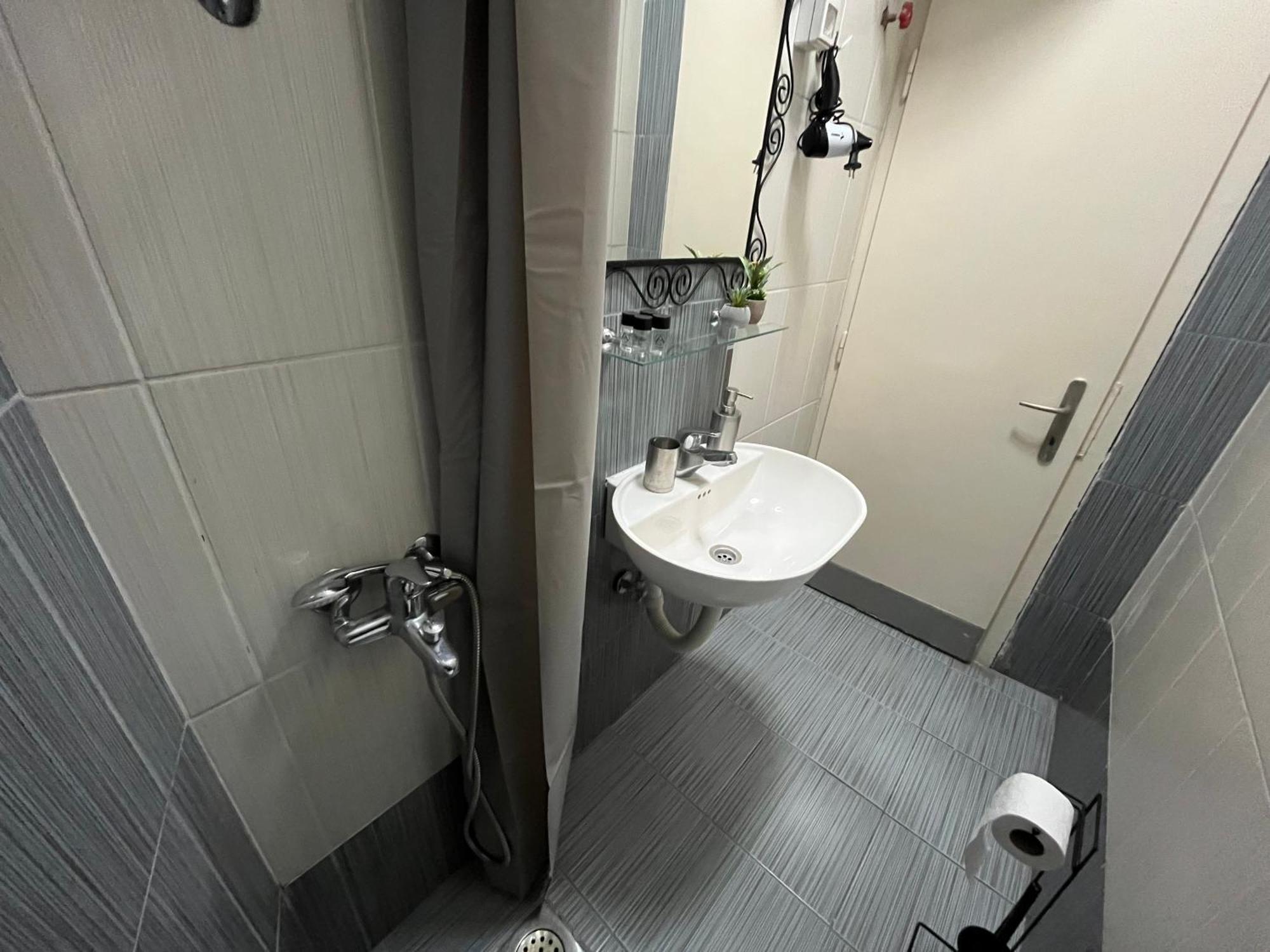 Central M - 5 Apartments Szkopje Szoba fotó