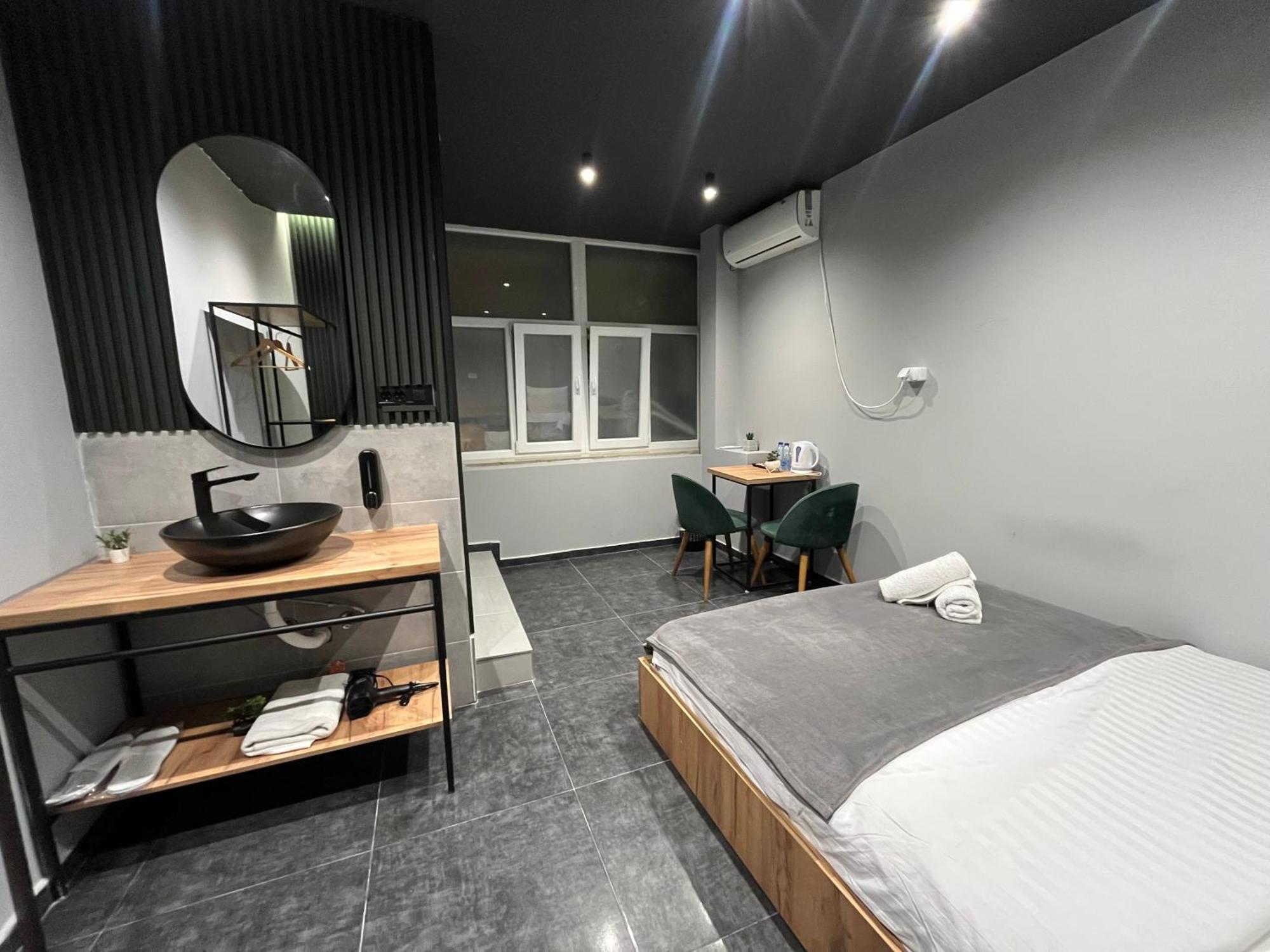 Central M - 5 Apartments Szkopje Kültér fotó