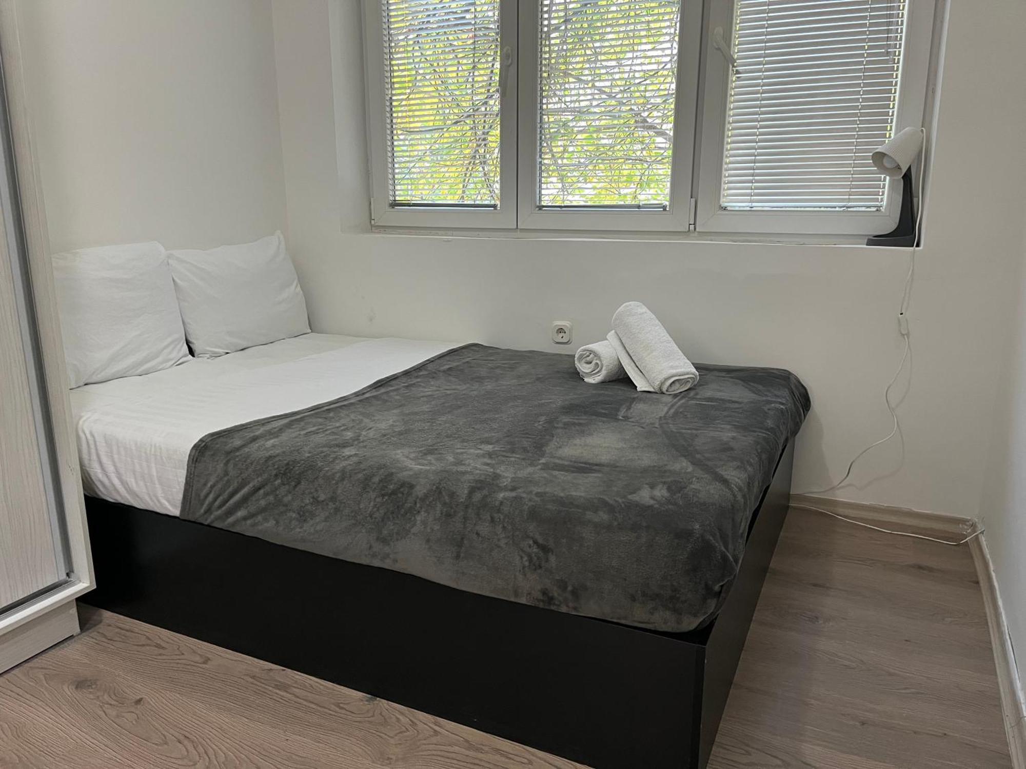 Central M - 5 Apartments Szkopje Szoba fotó