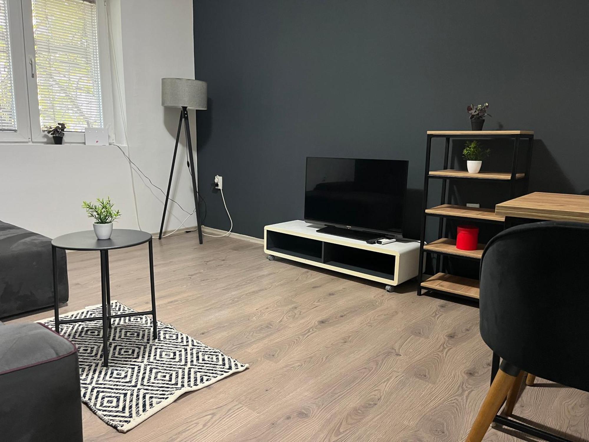 Central M - 5 Apartments Szkopje Kültér fotó